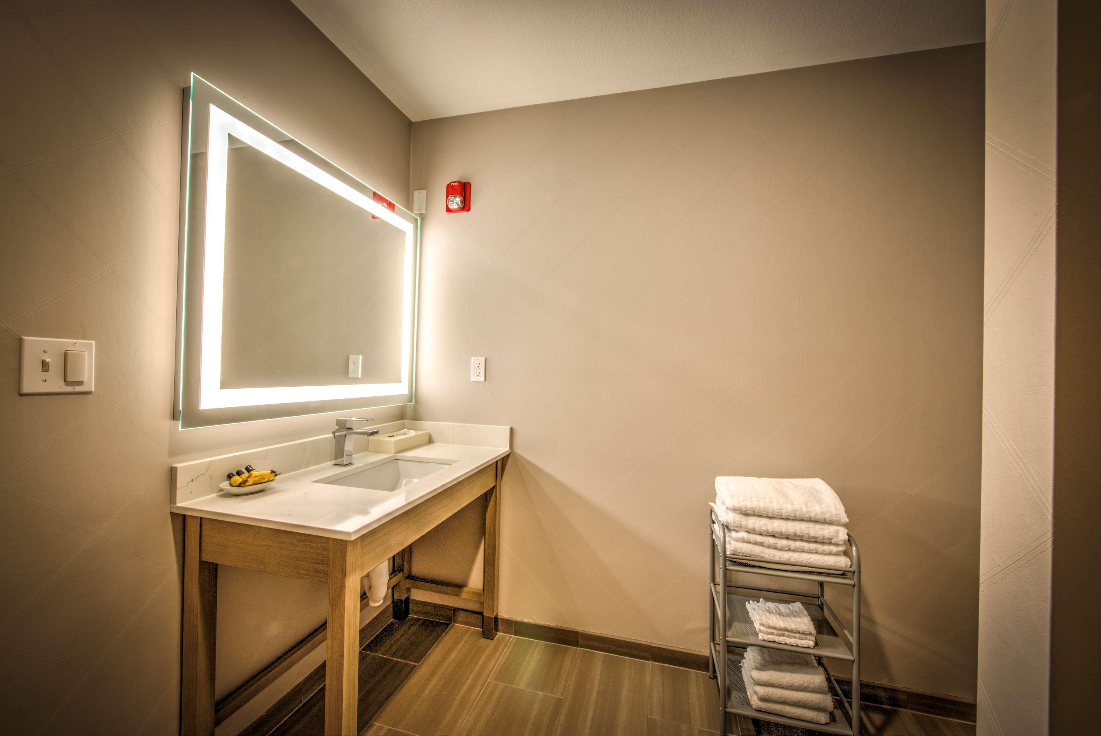 Best Western Plus Media Center Inn & Suites Burbank Esterno foto
