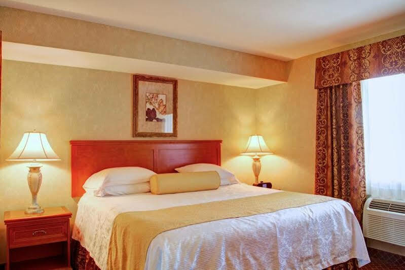 Best Western Plus Media Center Inn & Suites Burbank Esterno foto